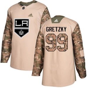 Boern-NHL-Los-Angeles-Kings-Ishockey-Troeje-Wayne-Gretzky-99-Authentic-Camo-Veterans-Day-Practice