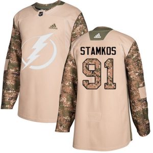 Boern-NHL-Tampa-Bay-Lightning-Ishockey-Troeje-Steven-Stamkos-91-Authentic-Camo-Veterans-Day-Practice