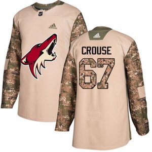 Maend-NHL-Arizona-Coyotes-Troeje-Lawson-Crouse-67-Authentic-Camo-Veterans-Day-Practice