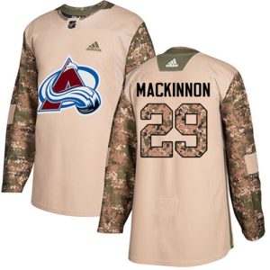 Maend-NHL-Colorado-Avalanche-Troeje-Nathan-MacKinnon-29-Authentic-Camo-Veterans-Day-Practice