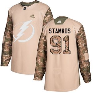 Maend-NHL-Tampa-Bay-Lightning-Troeje-Steven-Stamkos-91-Authentic-Camo-Veterans-Day-Practice