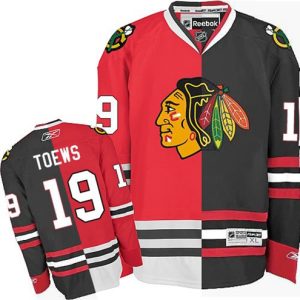 NHL-Jonathan-Toews-Authentic-Maend-RoedBlack-Reebok-Chicago-Blackhawks-Troeje-19-Split-Fashion