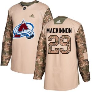 NHL-Nathan-MacKinnon-Authentic-Maend-Camo-Colorado-Avalanche-Troeje-29-Veterans-Day-Practice